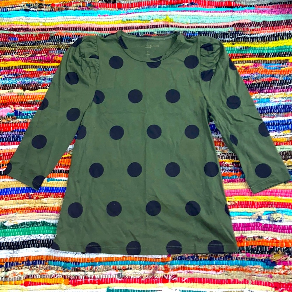 Polkadotted shirt:)